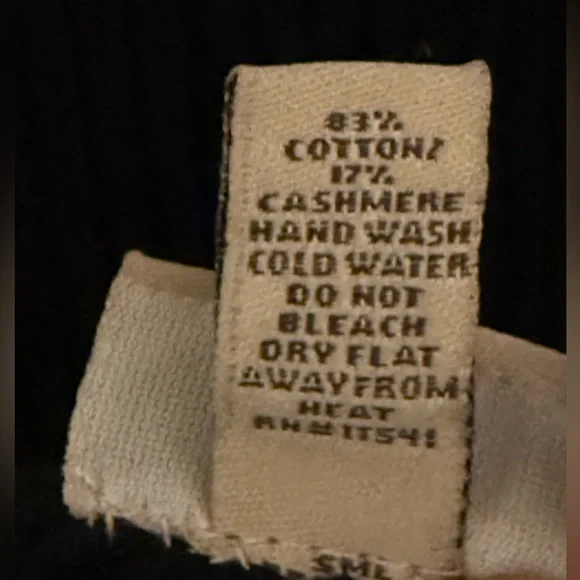 UGG Black Long scarf (83% cotton/17% cashmere) with Pom Poms - Picture 4 of 5